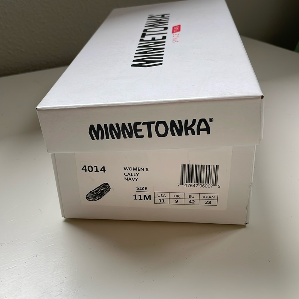 New in the box Minnetonka Cally Slippers